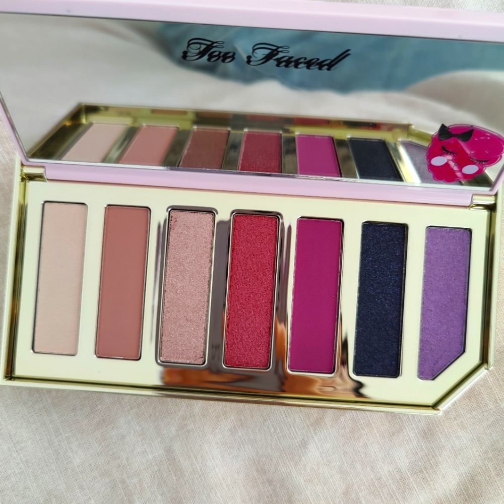 Too faced Razzle Dazzle eyeshadow palette